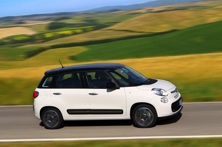  Fiat 500L 2012 года  (фото 43 из 84)